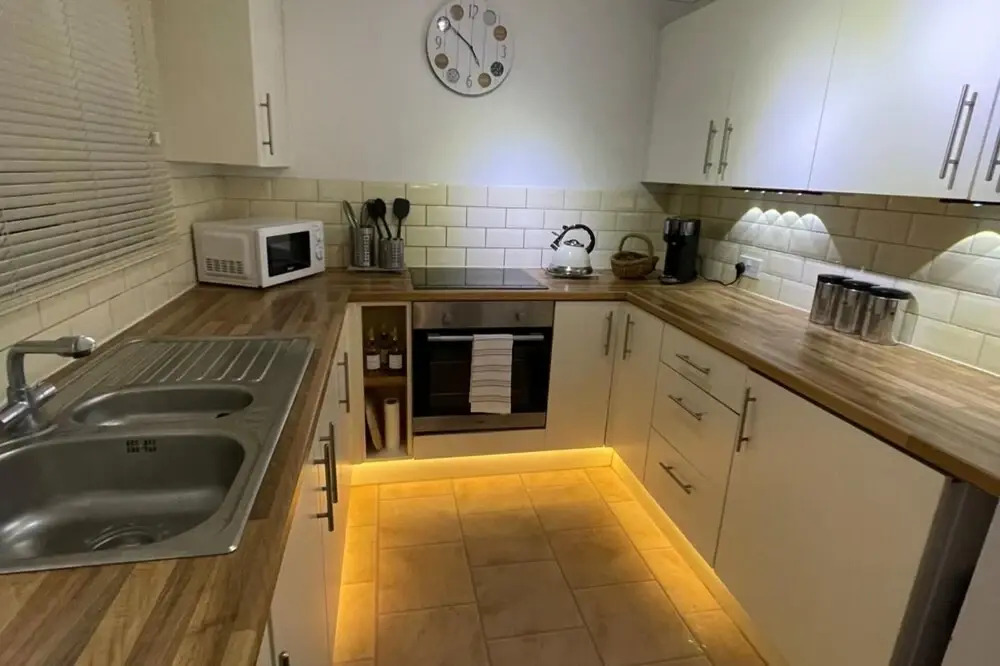 3-bed House, Sleeps 5 w/ Garden, Parking & Pets Ok