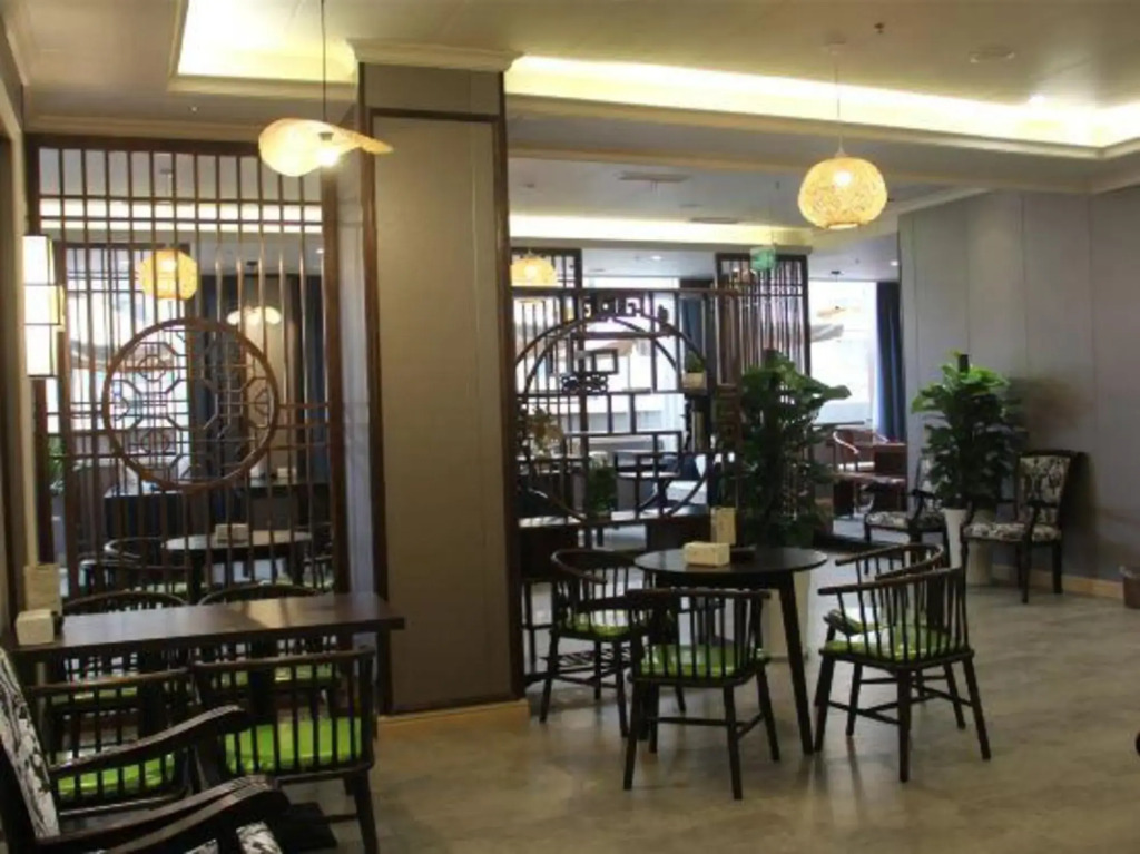 Ruijing Sunshine Hotel (Leshan Hi-tech Zone Ito Shihao Branch)