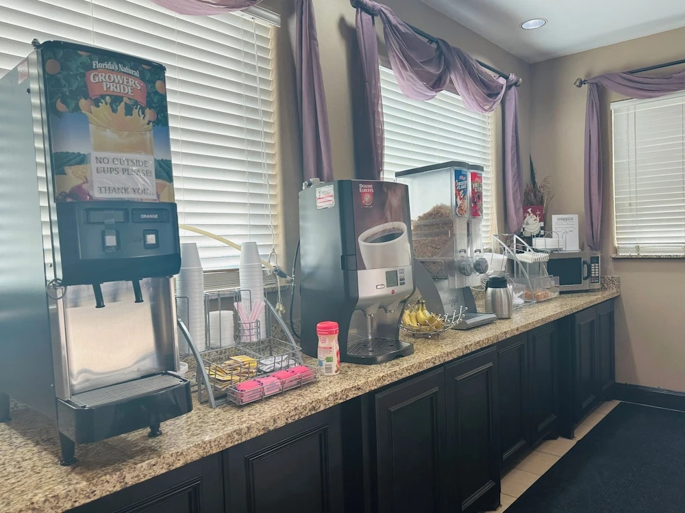 Super 8 Floresville