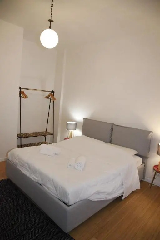 Vicolo Leoni 2BRD apartment