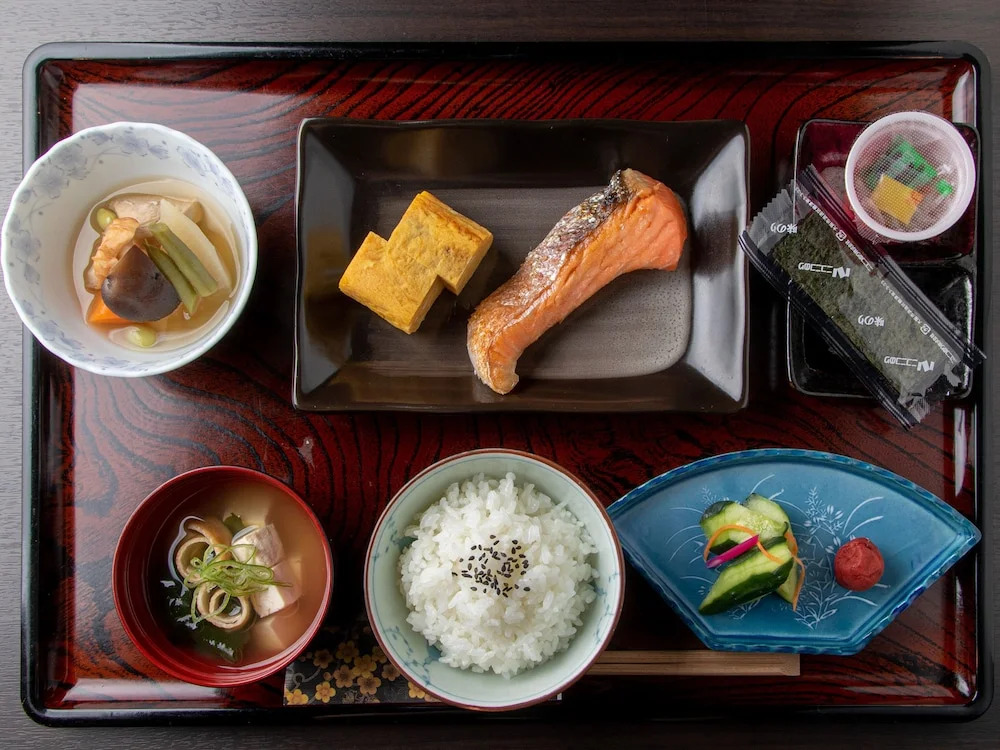 OYO Business Takahata Ekimae Hotel