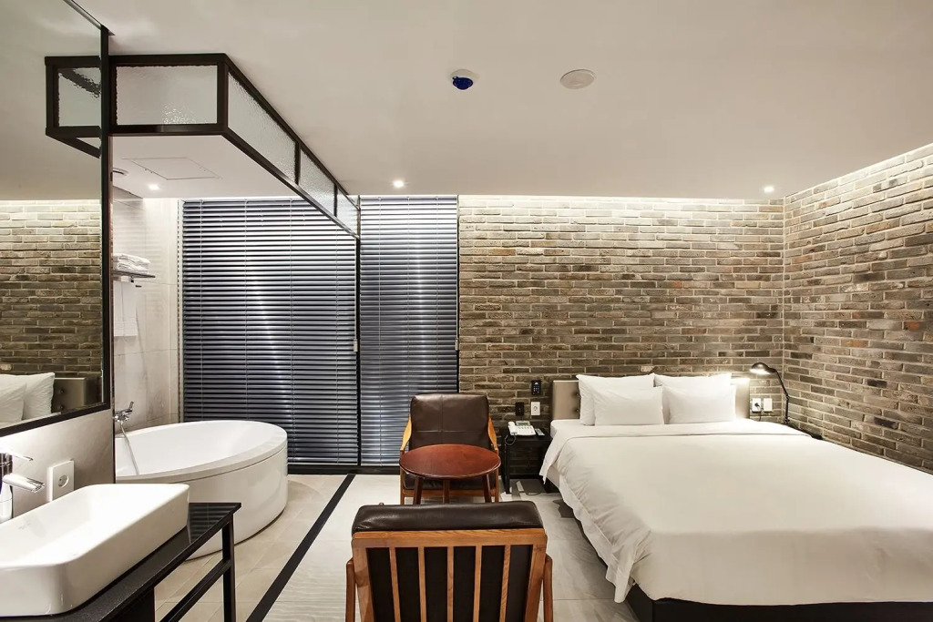 Hotel Wanted