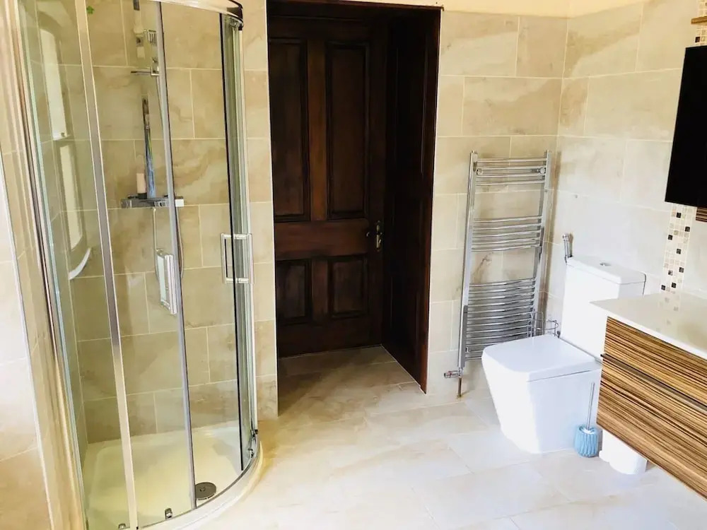 Beautiful 4-Bed Villa in Glasgow