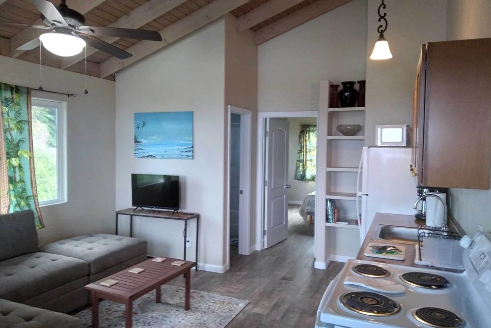 Airy Kailua-kona Apt < 3 Mi to Beach Access!, Kailua-Kona