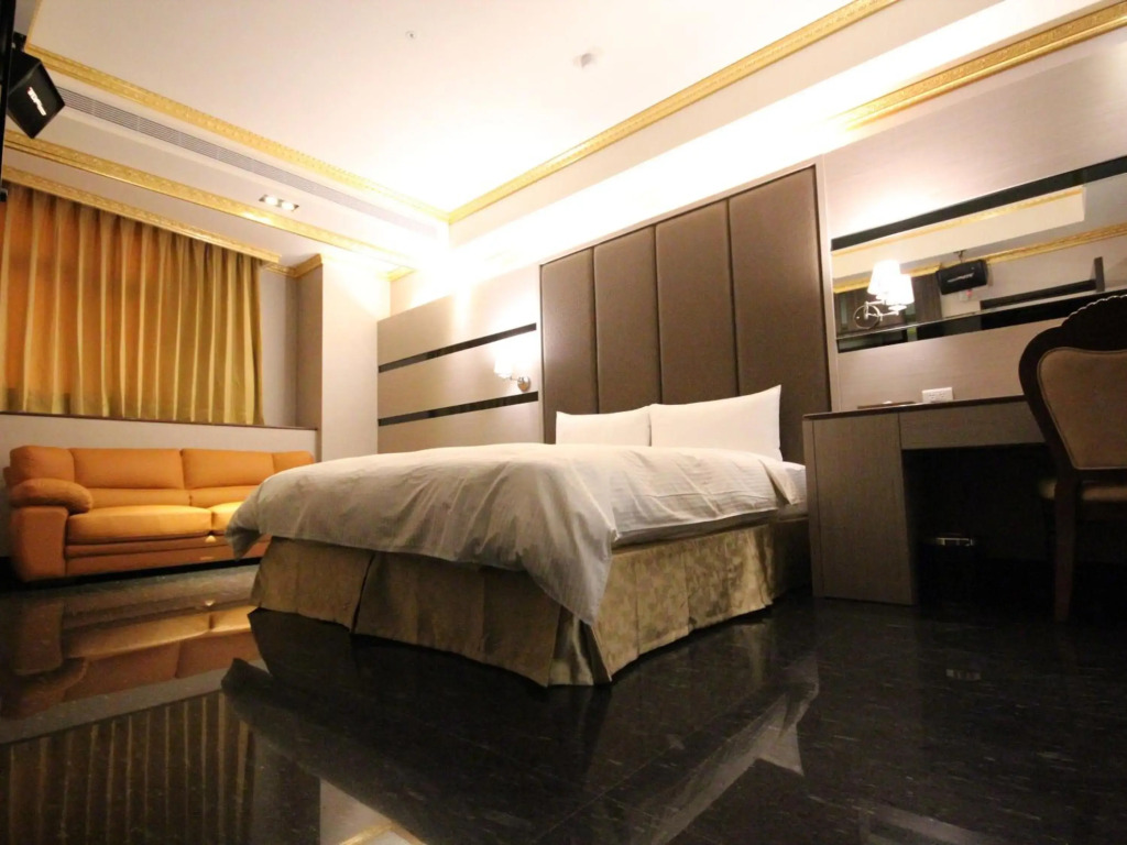 Gold Sand Hotel