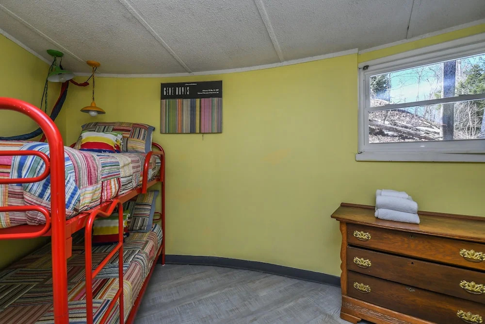 Retro Lake Landing 3 Bedroom House