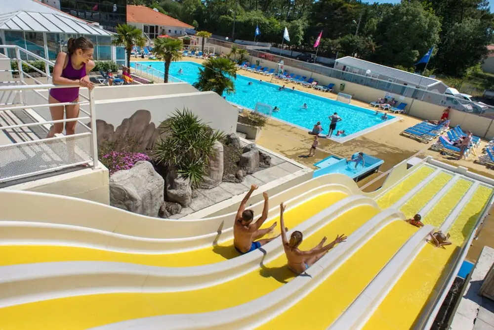 Bungalow With 3 Bedrooms in Saint-jean-de-monts, With Shared Pool and Furnished Garden - 2 km From the Beach