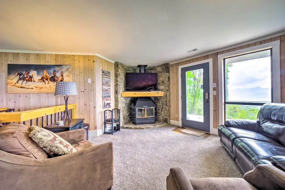 Mtn Treehouse w/ Fire Pit, Breathtaking Views