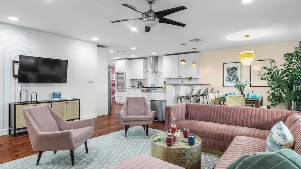 Scottsdale Retreat w/ Private Pool, Outdoor Dining & Close to Old Town Fun Casa Cambridge by Avantstay