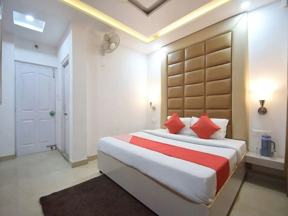 OYO 12066 Hotel Gellasenheit