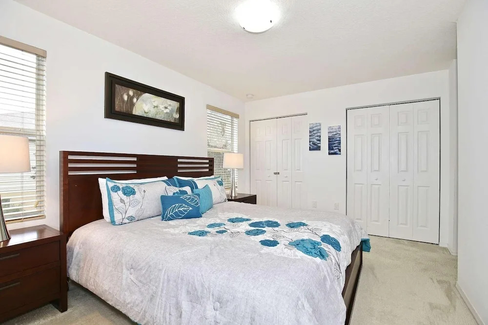 5113 Compass Bay