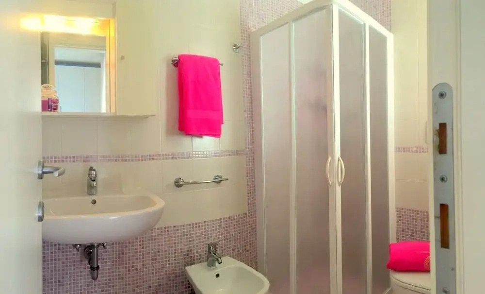 "flat in a Seafront Building With Swimming Pool"