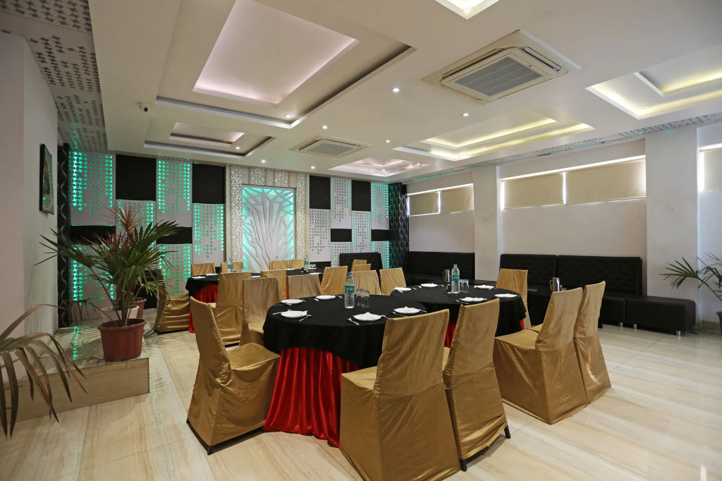 OYO 8561 Hotel Sun Park