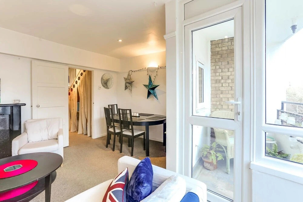West London 3 bed Home Next to the River!