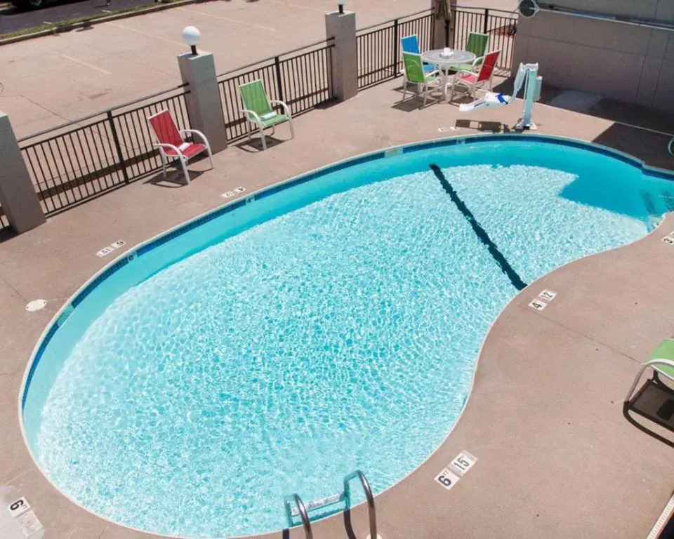 Quality Inn US65 & E Battlefield Rd Springfield