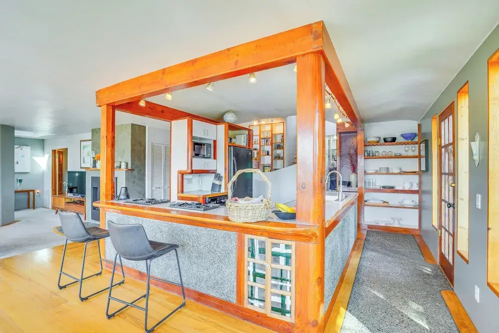 Gig Harbor Home: Large Deck, Outdoor Dining Area