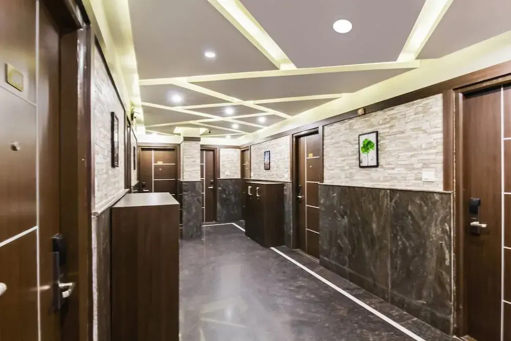 Oyo 30525 Dwarka Grand