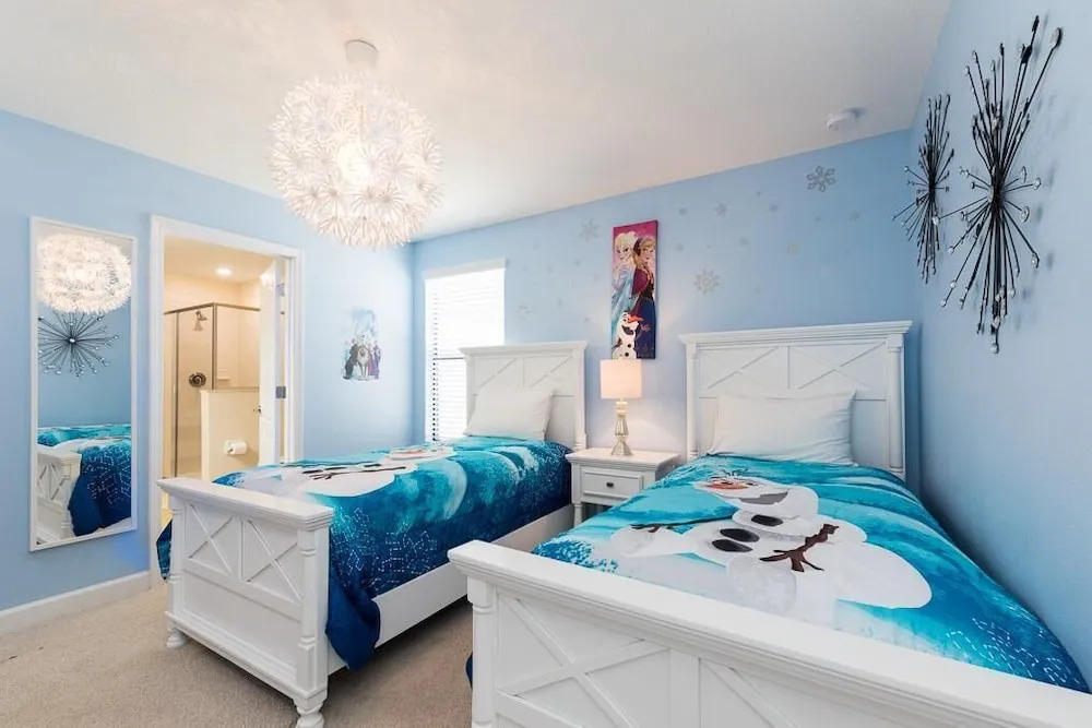 Serenade Champions Gate 8 Bedroom Home with Private Pool