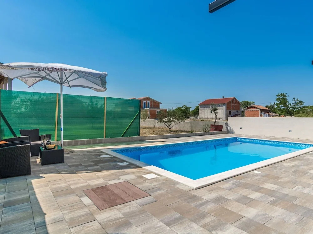 Cozy Holiday Home with Private Swimming Pool, 12 Km Away From Nature Park Vrana