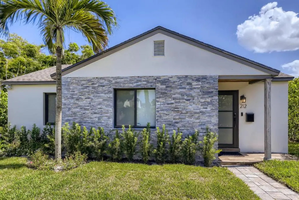 Cortez Bungalow, 3 Bd 2 Ba, Private Pool