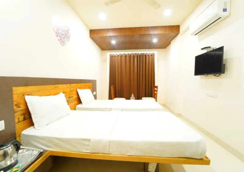OYO 28164 Hotel Shubham Inn