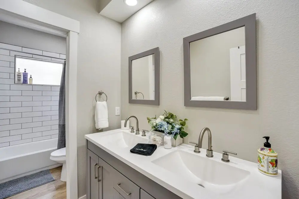 Dtwn Woodland Park Townhome w/ Covered Deck