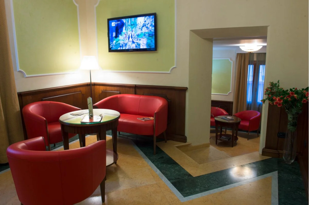 Artemis Hotel