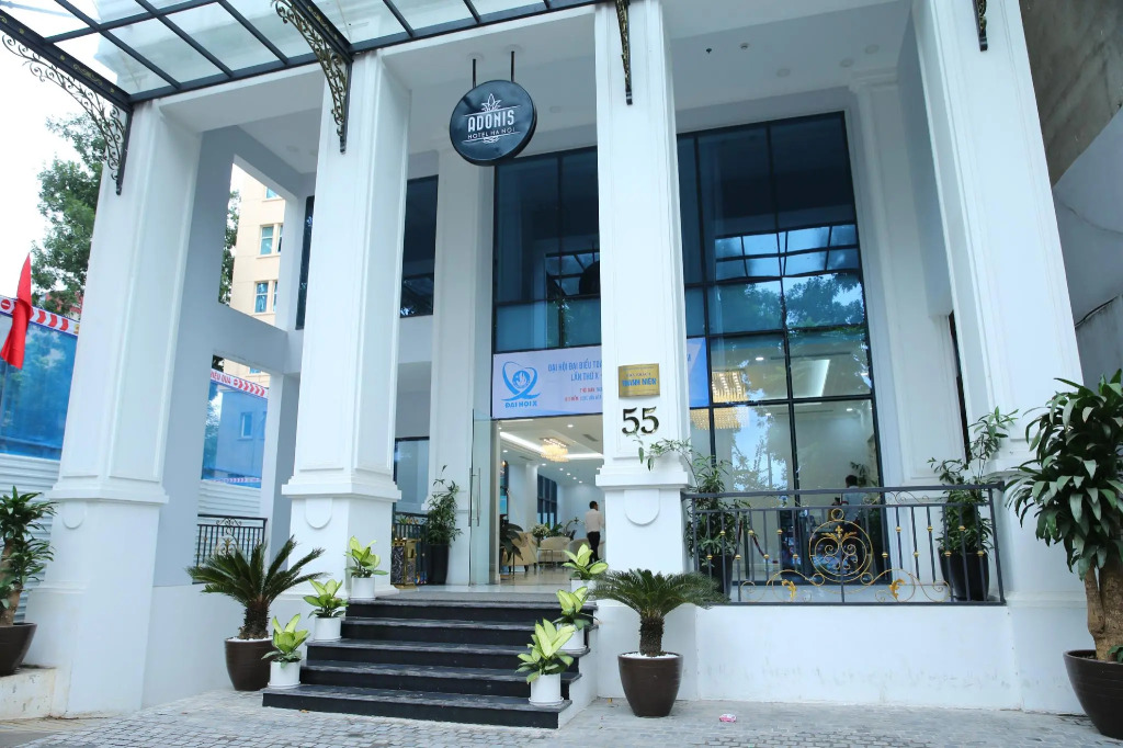 Adonis Hotel