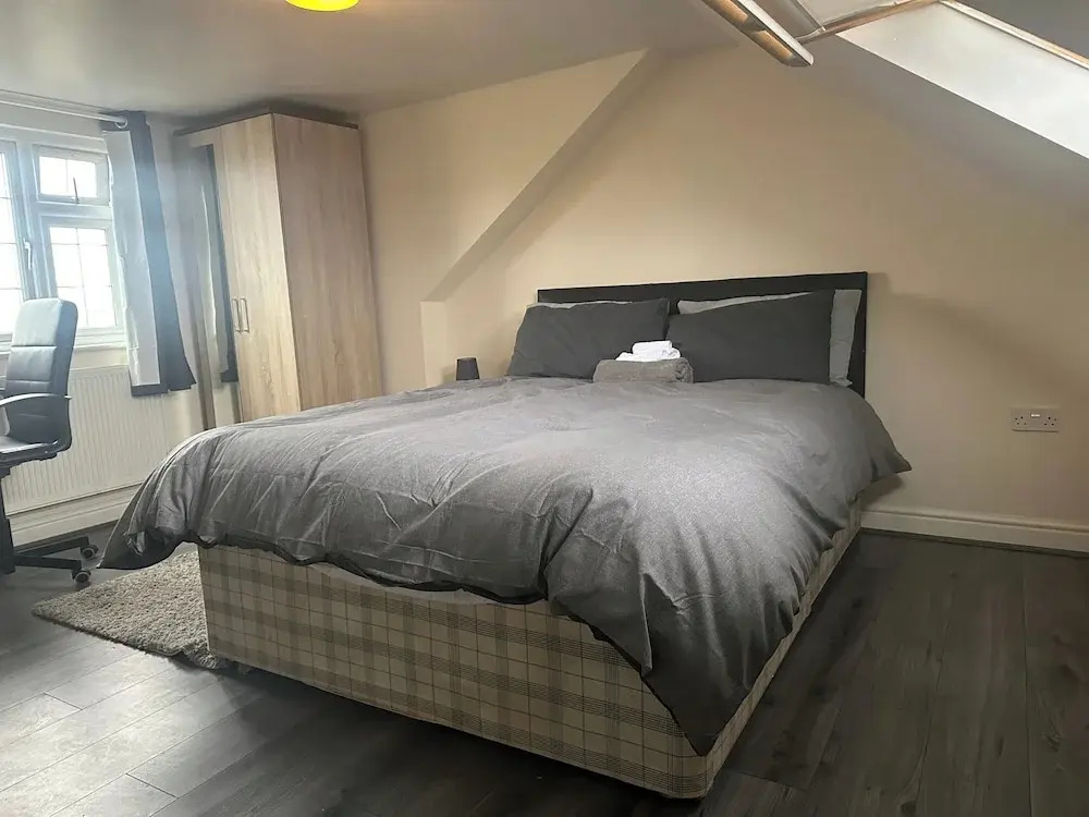 Spacious 4bed Home Near Woking Attractions&nature