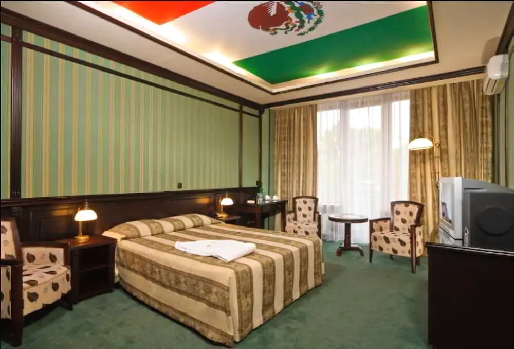 Attache Hotel