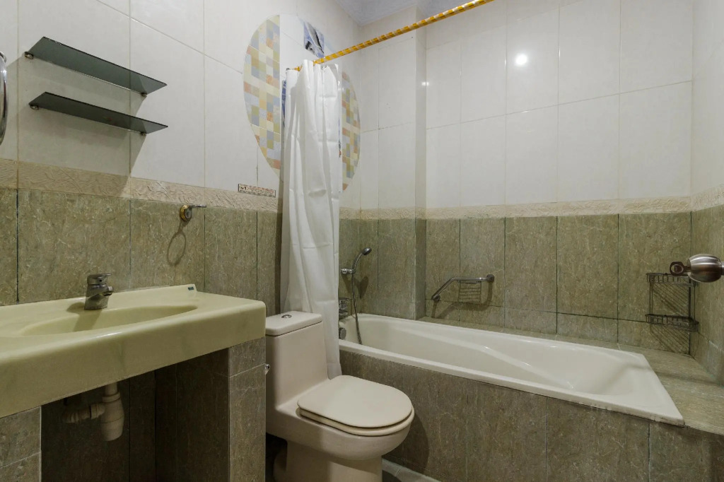 RedDoorz Plus near Pantai Malalayang Manado
