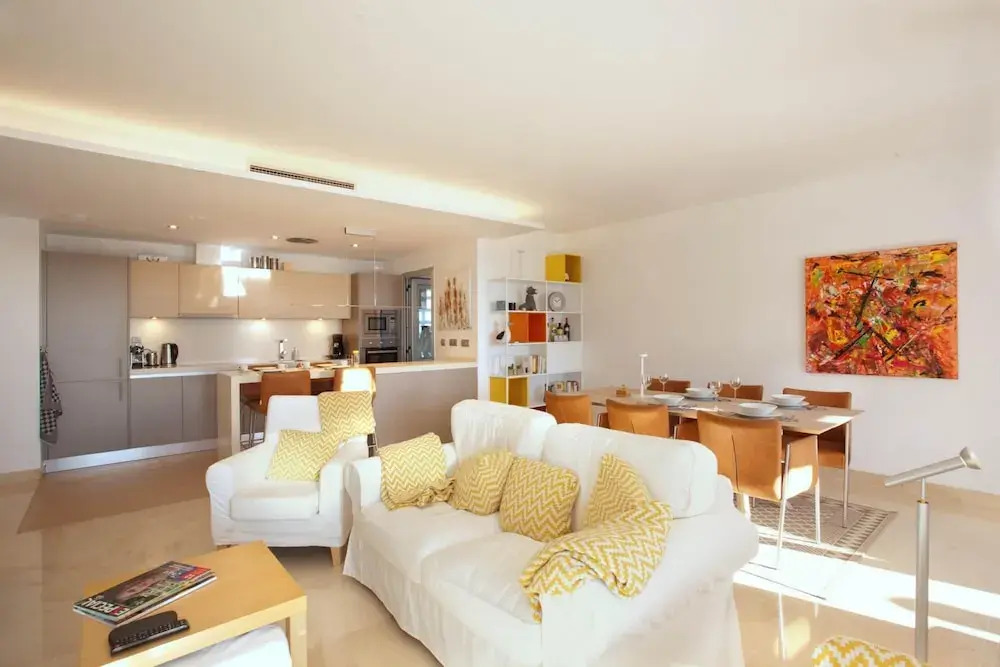 Sunny Terrace Apartment