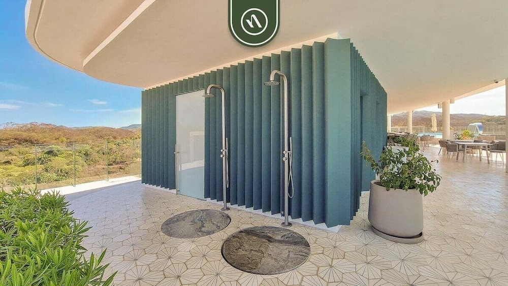 New 3BR Condo - Oceanview Terrace - Private Beach