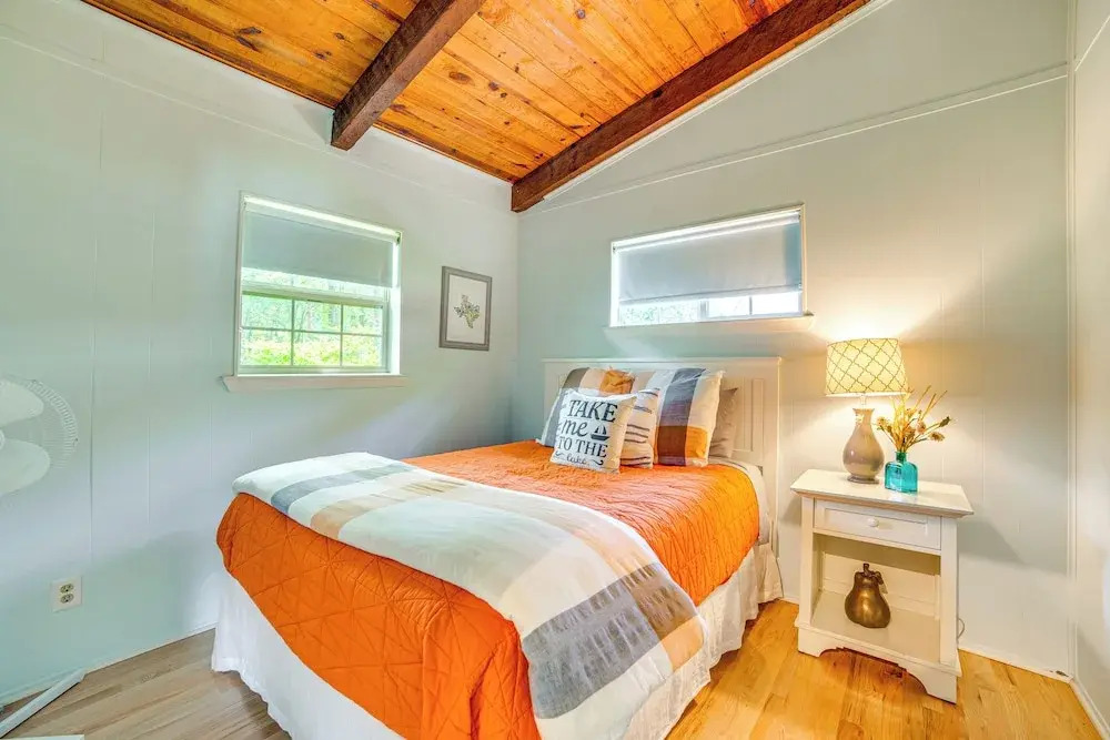 Live Lake Life! Enchanted Oaks Gem w/ Private Dock