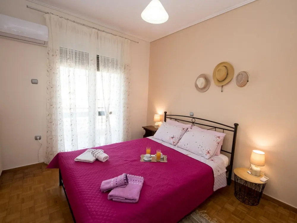 Cozy flat on the main square, 10min to the sea
