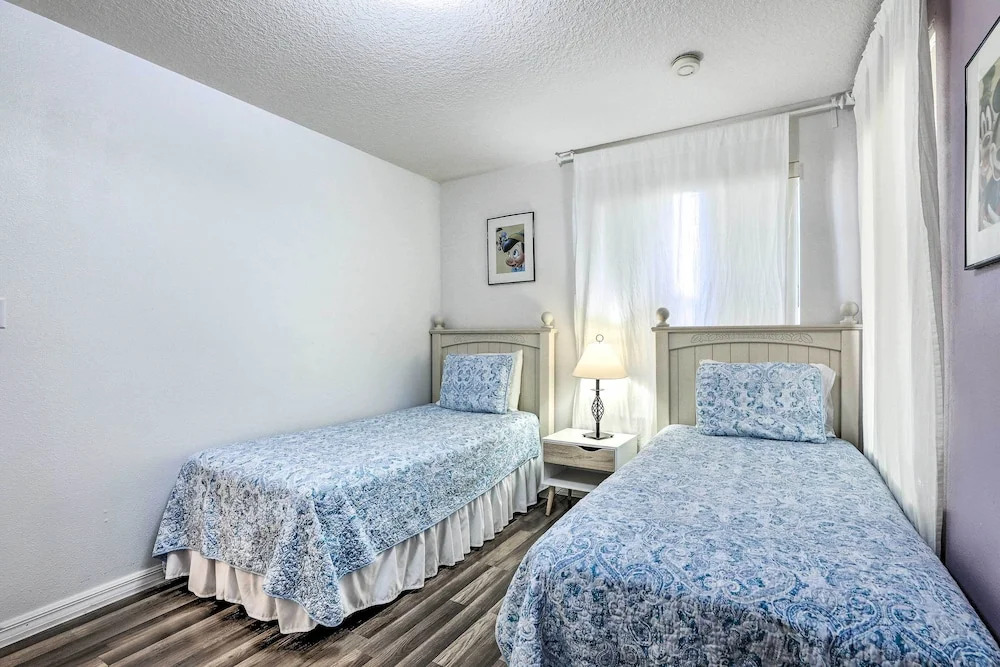 Bright Kissimmee Condo < 6 Mi to Disney World