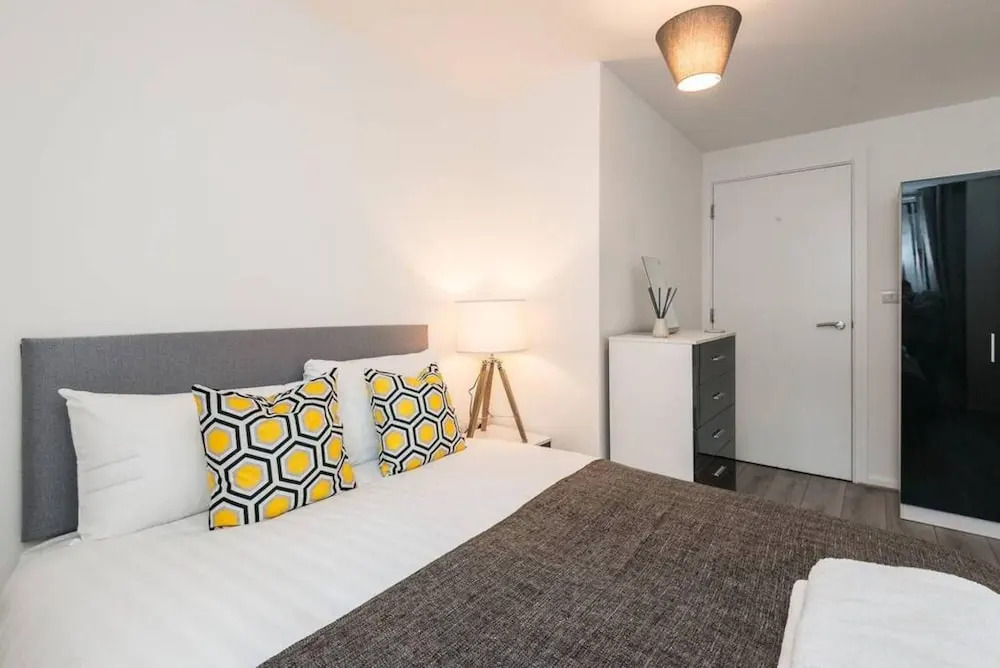 Host Apartments Oldham Place
