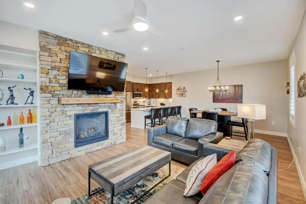 New Luxury Loft #103 Near Resort Huge Hot Tub & Views - FREE Activities & Equipment Rentals Daily
