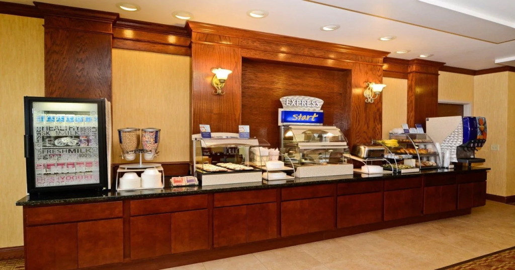 Holiday Inn Express Hotel & Suites Fort Atkinson by IHG