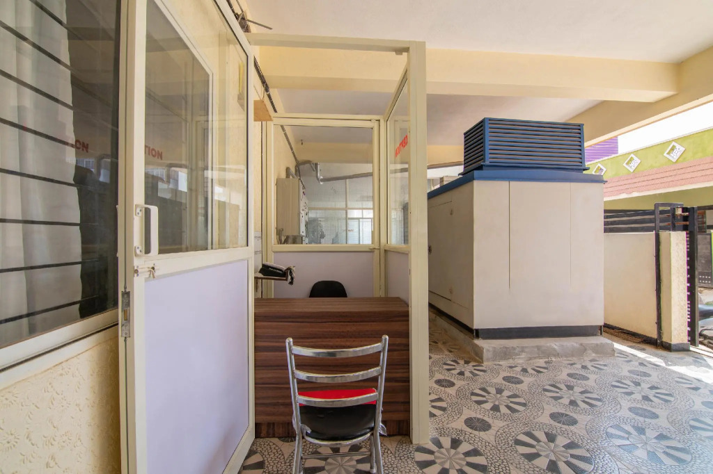 OYO 19749 New Shelton Suites