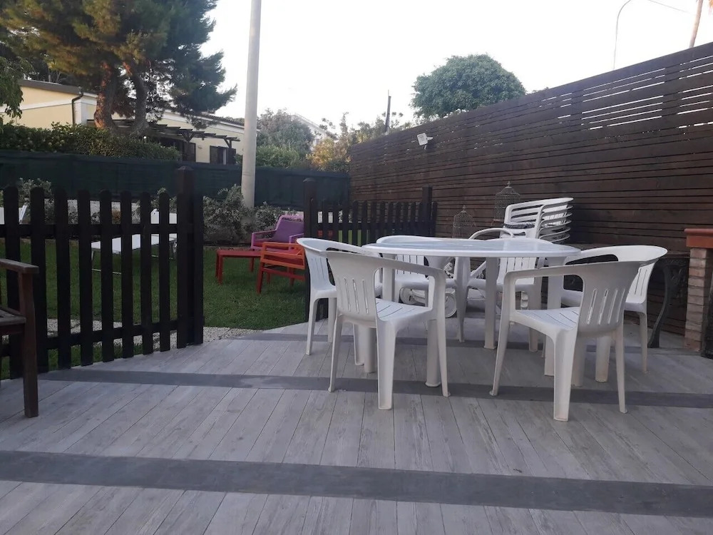 Apartment in Villa with Swimming Pool 20 Meters from the Sea