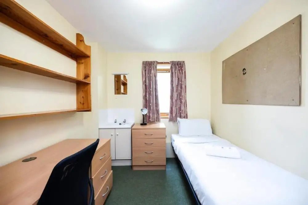 Comfortable rooms at Crescent Hall-OXFORD - Campus Accommodation