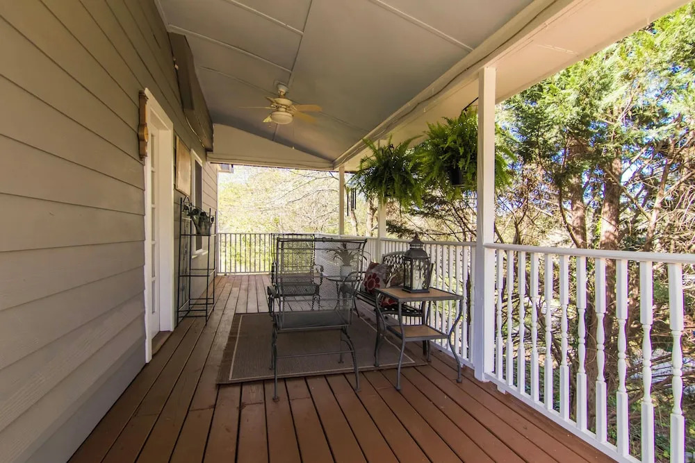 Dawg Daze Cottage
