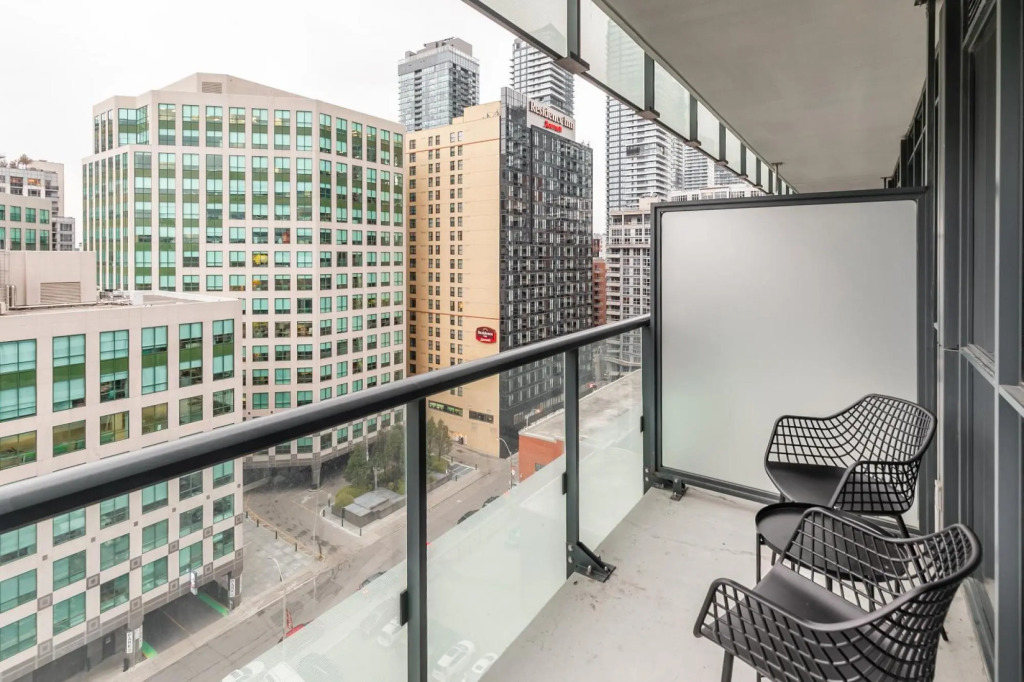 1bd Premier Condo 300front Str W