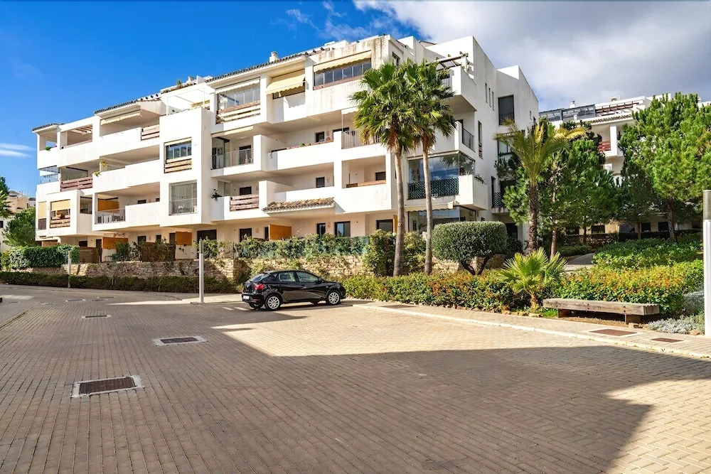 Large Terrace Apartment and near the Pool Ref 38