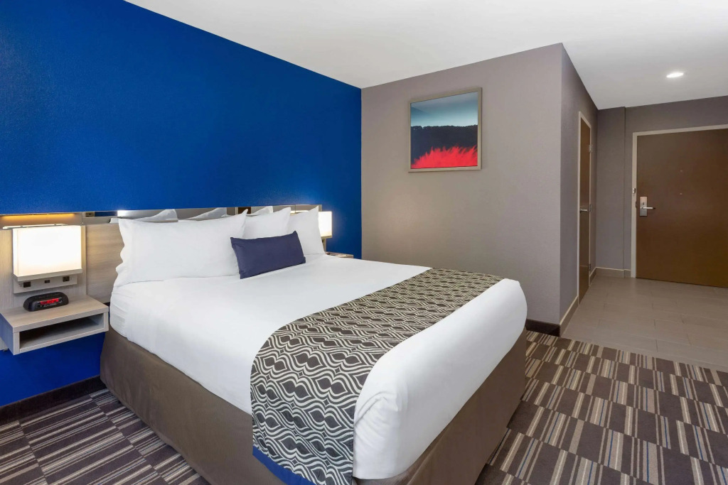 Microtel Inn & Suites by Wyndham Bethel/Danbury