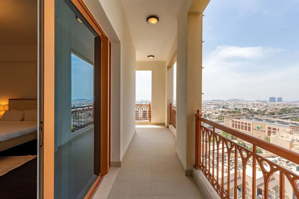 Modern 3BR Maid at the Palm w Pool and Gym