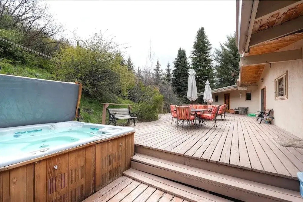 Silver Kingdom - 7 Bedroom Home + Private Hot Tub - LLH 58812