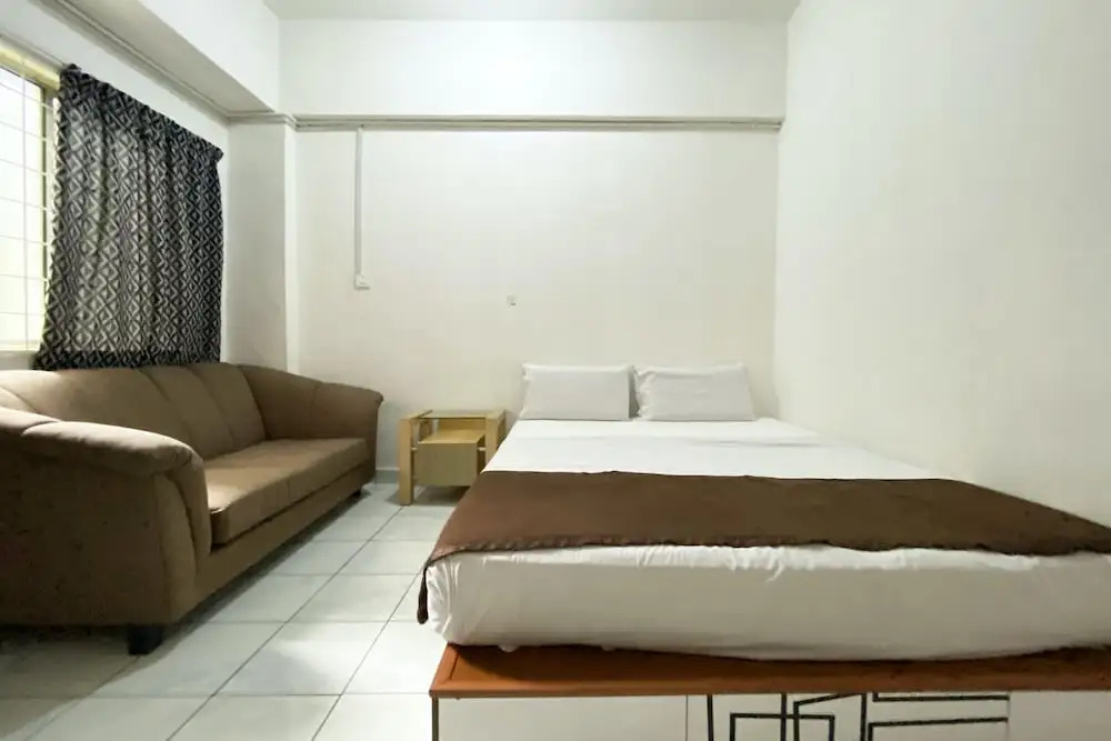 OYO 90184 Api Api Guesthouse 533