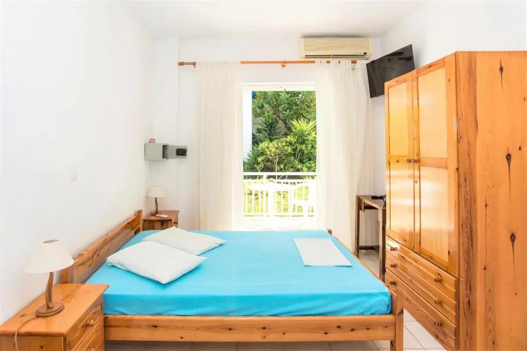 Blue White Apartments - Kefallonia Poolside Retreats